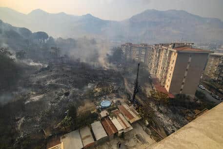 Dopo Borgo Nuovo, brucia anche al discarica di Bellolampo: decine gli incendi a Palermo e provincia
