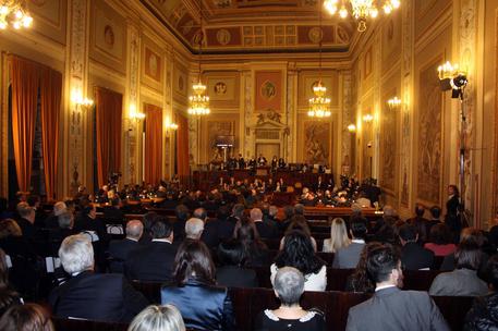 Il Codacons contro l’aumento degli stipendi dei politici in Sicilia: presentato un esposto