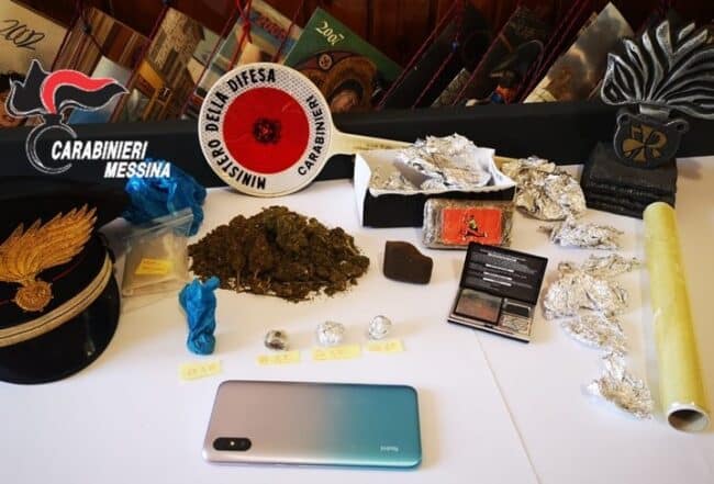Nascondevano droga in una valigia, fermati due giovani: uno è minorenne