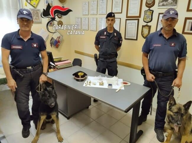 Appartamento di via Mario Rapisardi diventa punto di rivendita di droga: pusher denunciato
