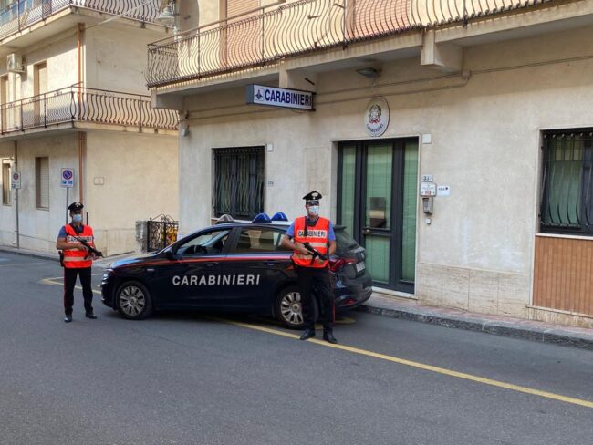 Orrore a Letojanni: uomo viene ucciso a coltellate e denudato. Fermato un 18enne