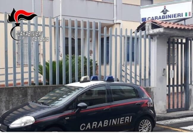 Genitori “ostaggio” di minacce e vessazioni dal figlio che vuole i soldi per la droga: in carcere