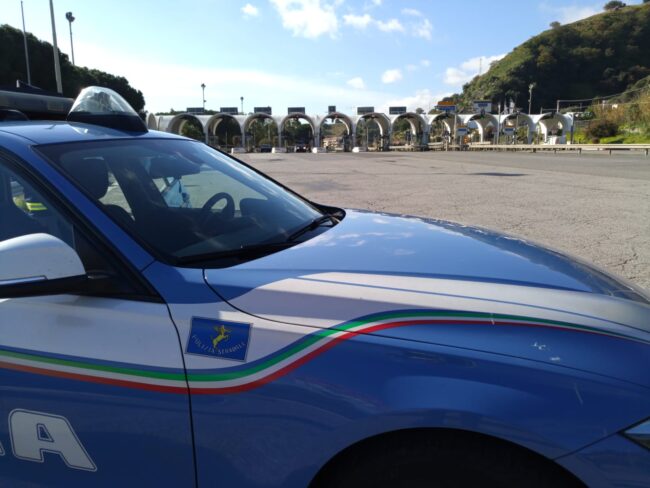 Ferragosto in sicurezza, i consigli della Polizia stradale: l’importanza di viaggiare informati