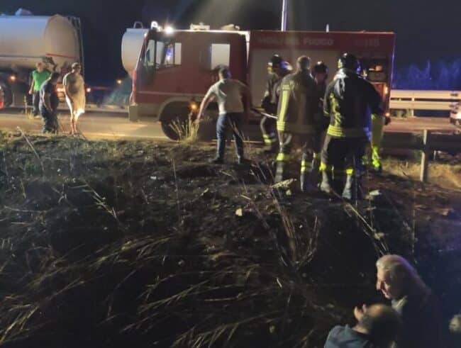 Perde il controllo dell’auto e si ribalta fuori la carreggiata: un ferito grave