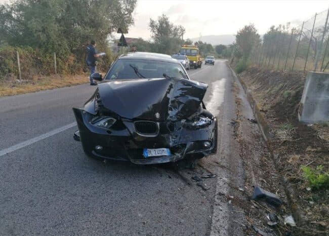 Schianto letale alle prime luci dell’alba, muore un giovane di 26 anni