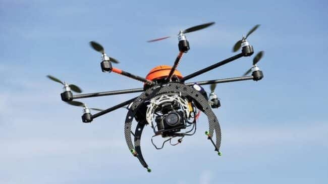 Anziano perde la strada di casa: trovato bagnato, senza scarpe e riverso a terra grazie al drone della Forestale