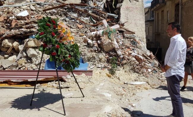 Strage di Ravanusa, Matteo Salvini depone una corona di fiori: “Di politica parlo altrove”