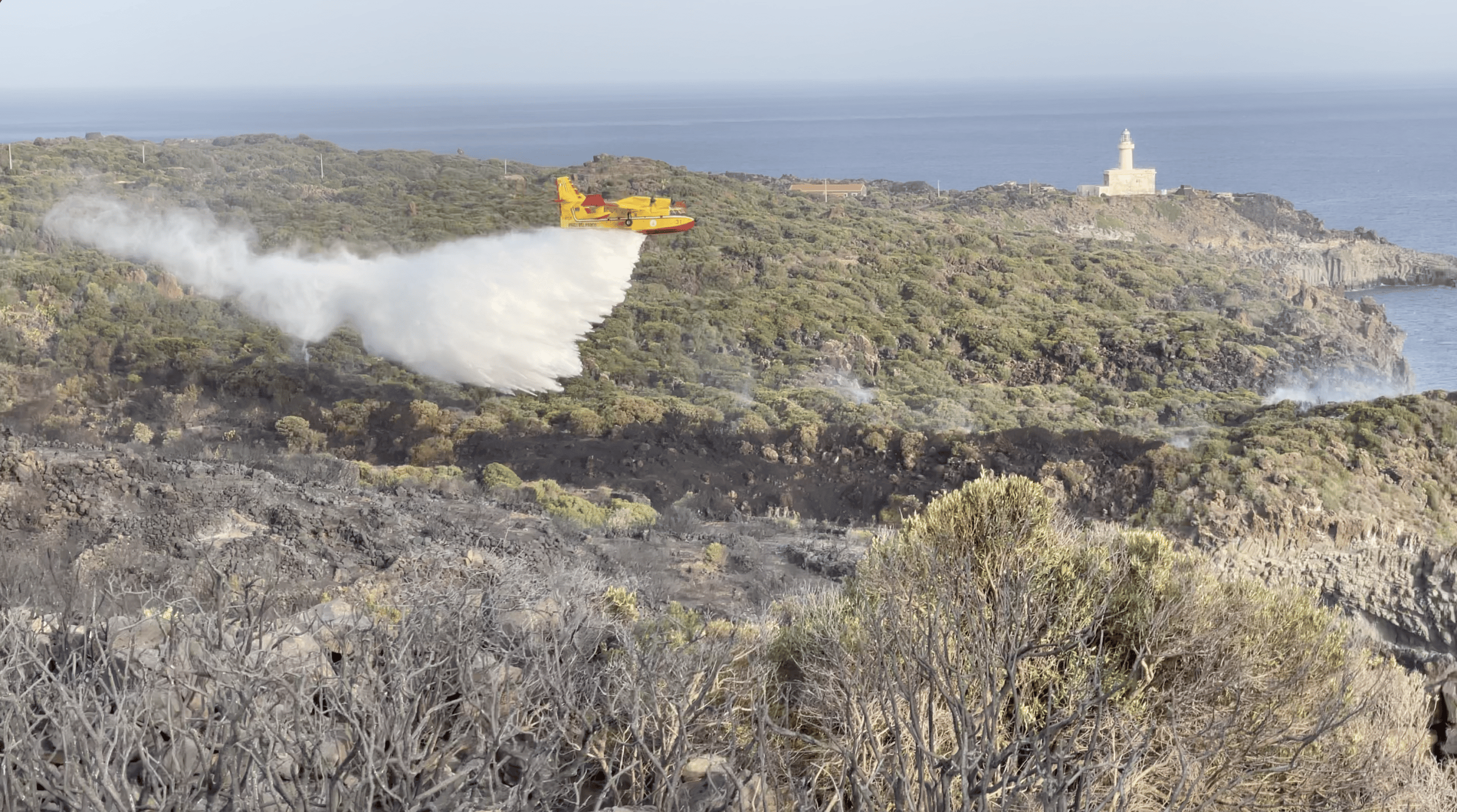 Incendio a Pantelleria, tuona il presidente del Parco Salvatore Gabriele: “Atto vergognoso, difenderemo l’isola”