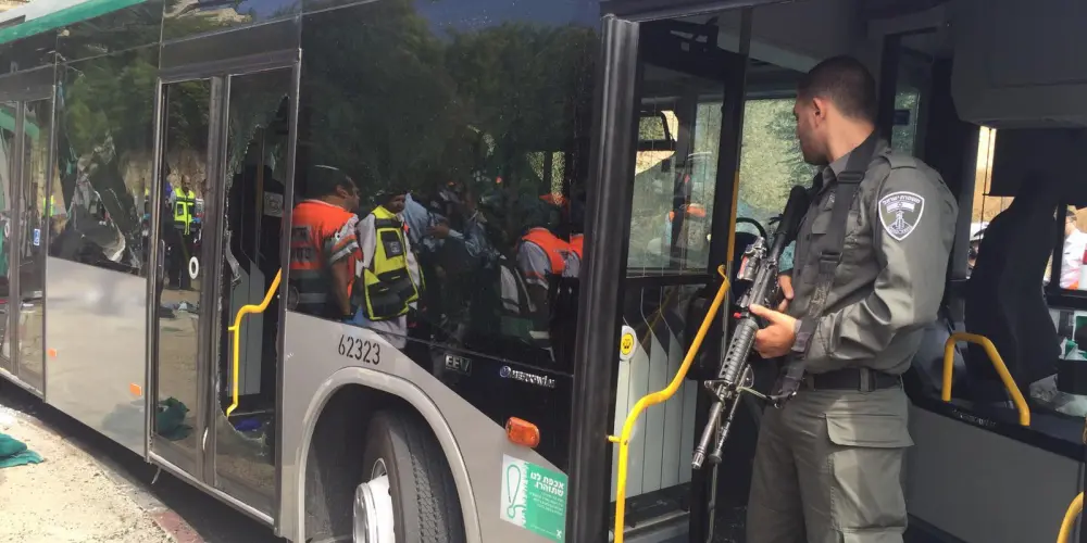 Panico a Gerusalemme, attacco contro un bus: tra i feriti anche una donna incinta