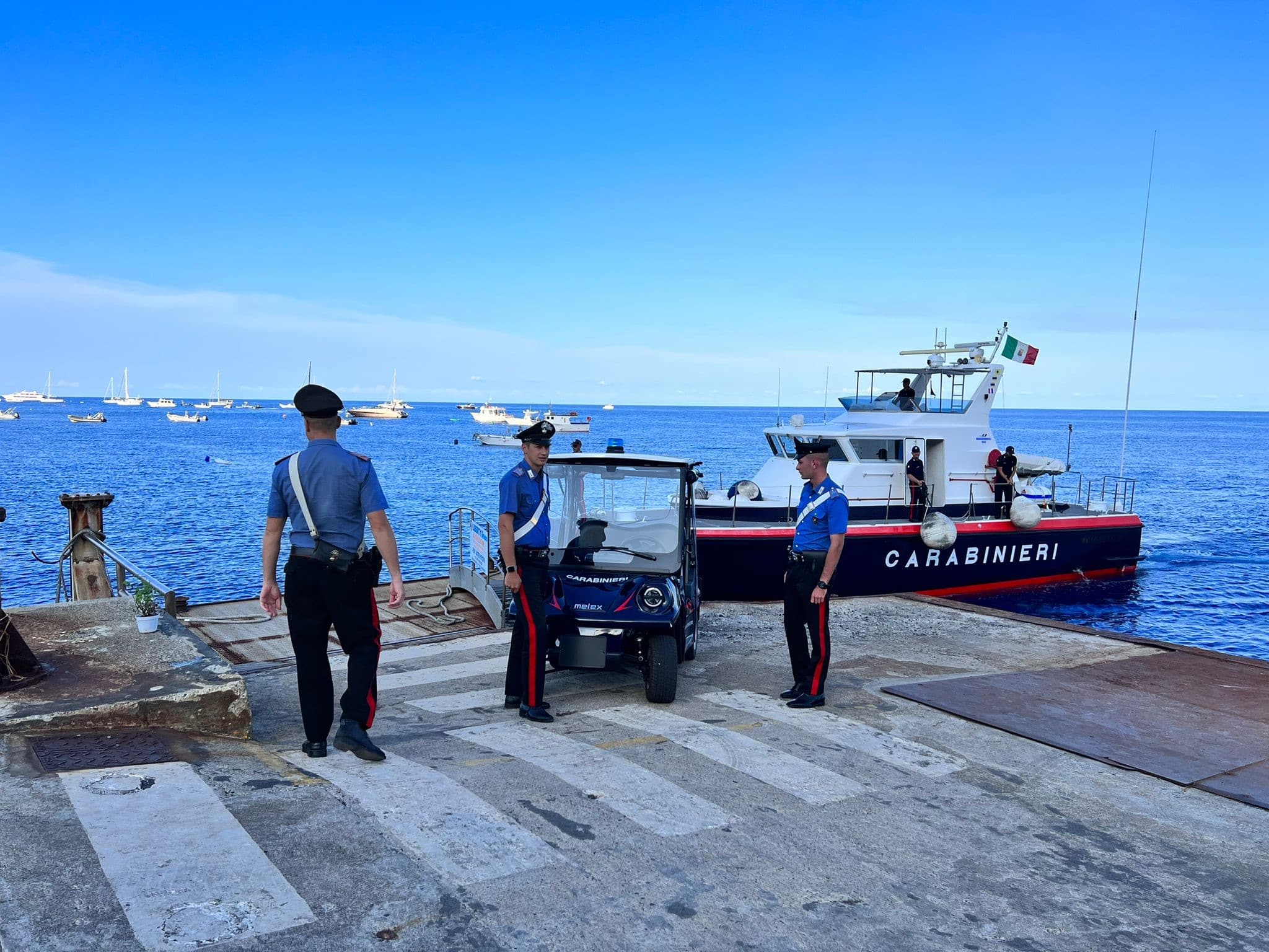 A bordo di un gommone verso Stromboli con la droga: pusher traditi da un’insolita manovra