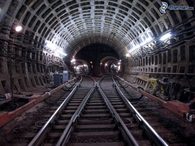 Siracusa, treno bloccato per 3 lunghe ore in galleria: nervosismo tra i 120 passeggeri