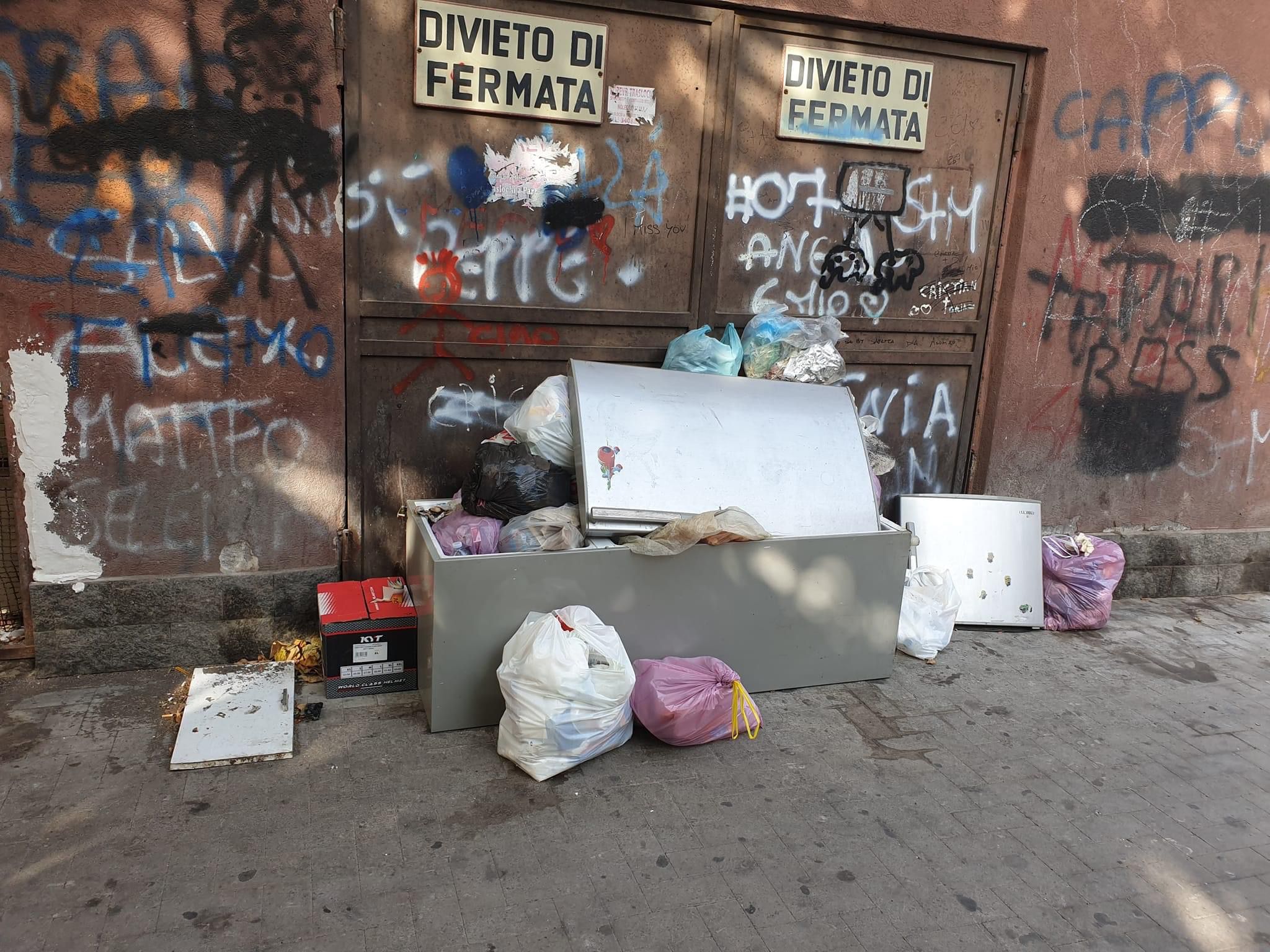 Rifiuti e sporcizia nel centro storico di Catania. Paolo Fasanaro: “Abbiamo superato il limite”