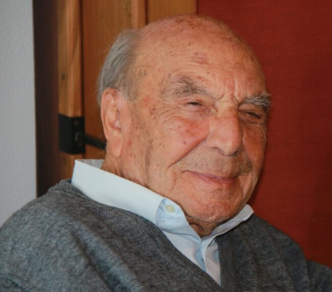 Cento candeline per il dottor Vincenzo Rinaldi: traguardo speciale per il medico originario di Regalbuto