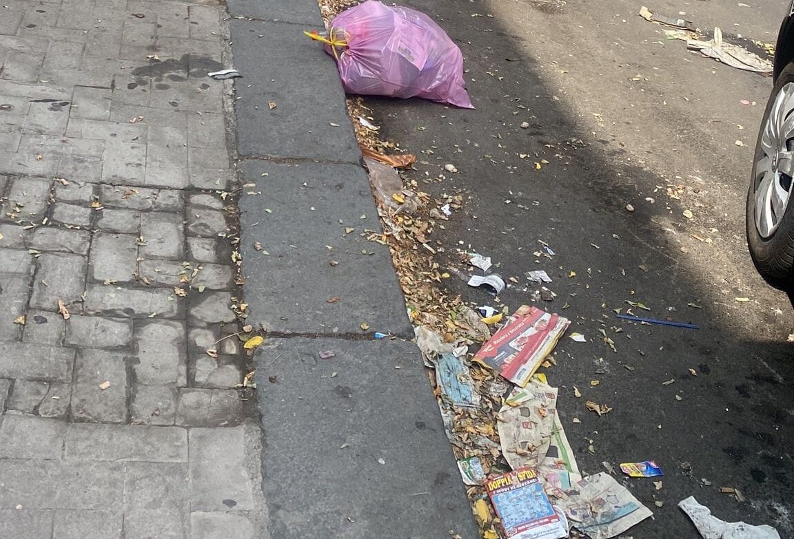 Viale Mario Rapisardi tra spazzatura e degrado, negozianti furiosi: “Perché nessuno pulisce?”