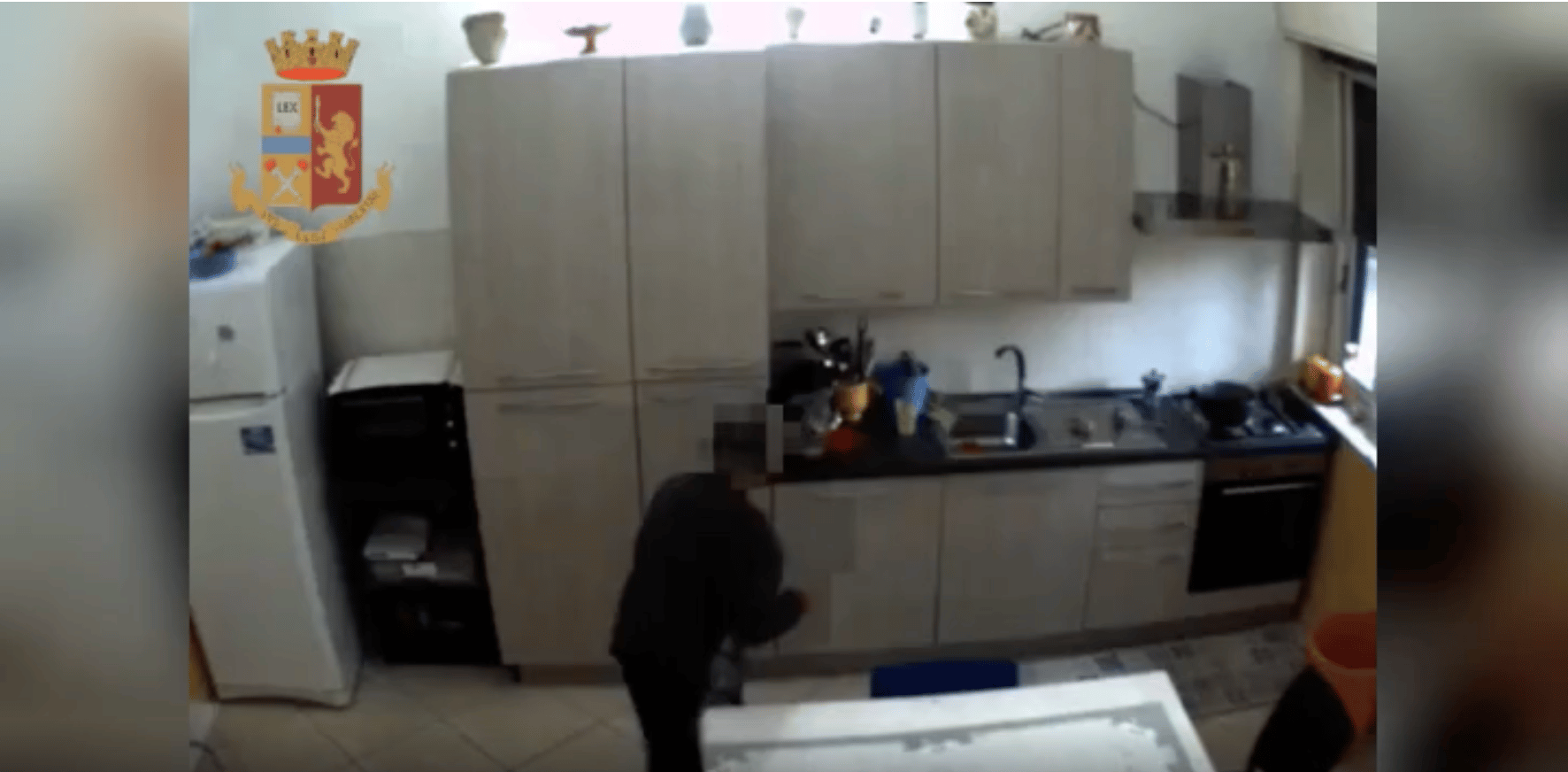 Catania, arrestata direttrice di una casa di riposo: maltrattava anziani e disabili – VIDEO