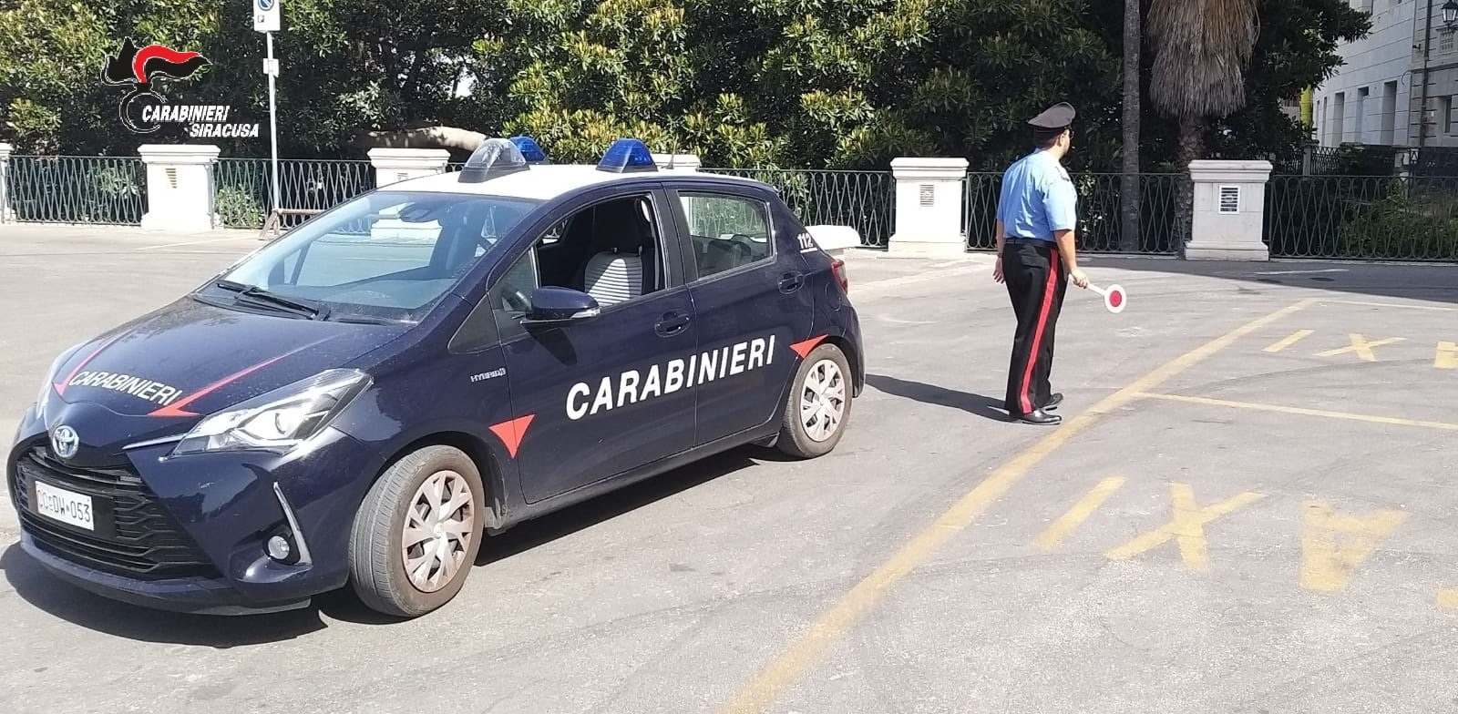 Evade dai domiciliari per rubare oggetti dalle auto posteggiate in cortile: beccato dai carabinieri
