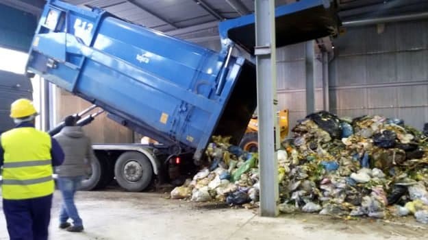 Gestione illecita di rifiuti e inquinamento: sequestrata area di compostaggio a Gela