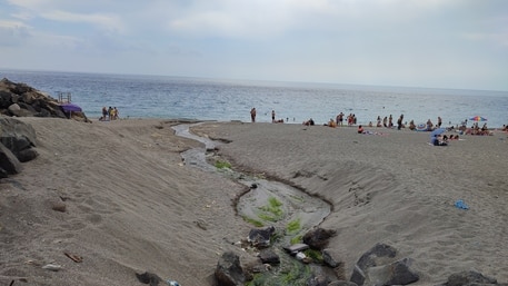 Giardini Naxos, divieto temporaneo di balneazione in ben tre punti: ecco dove