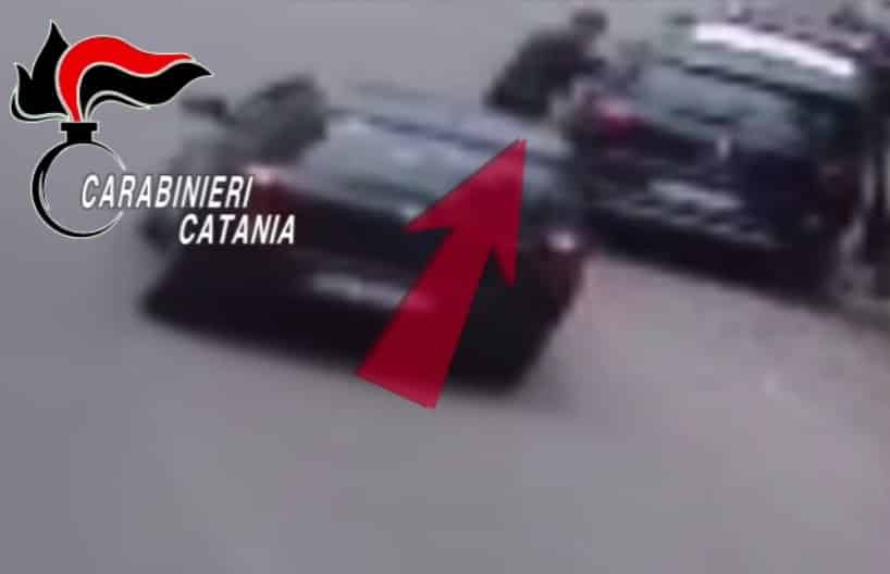 Ladri in azione a Catania, padre e figlio rubano Fiat 500 con un piano “singolare”: arrestati – VIDEO