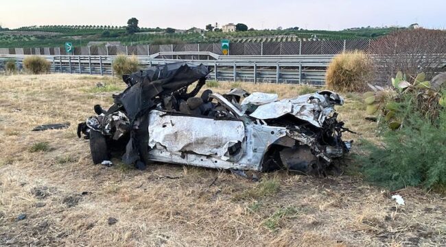 Tragico schianto sull’autostrada Augusta-Catania: perdono la vita due giovani