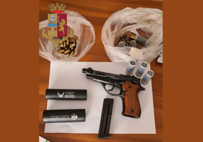 Deteneva una pistola e due silenziatori: 55enne arrestato dalla Polizia di Stato