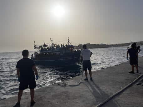 Altri 3 sbarchi di migranti a Lampedusa, hotspot al collasso con oltre mille presenze