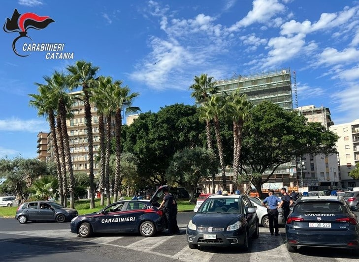 Catania, posti di blocco in Piazza Europa: sanzioni per oltre 10mila euro