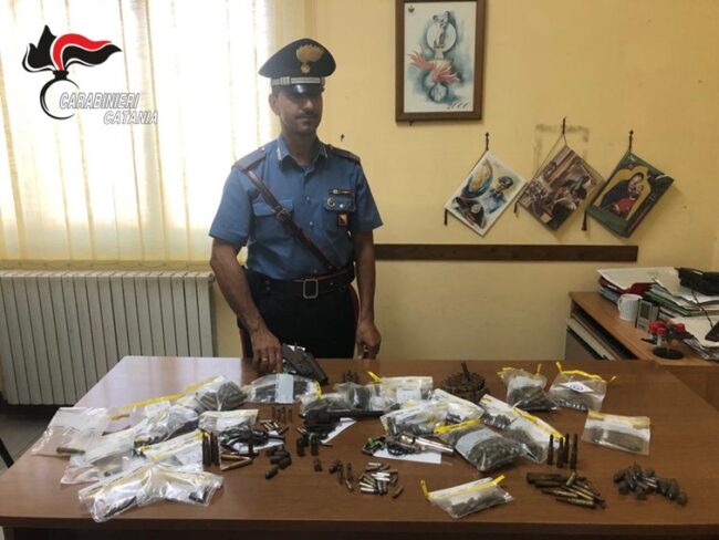 Mascalucia, denunciato un 58enne con un “arsenale” illegalmente detenuto in casa