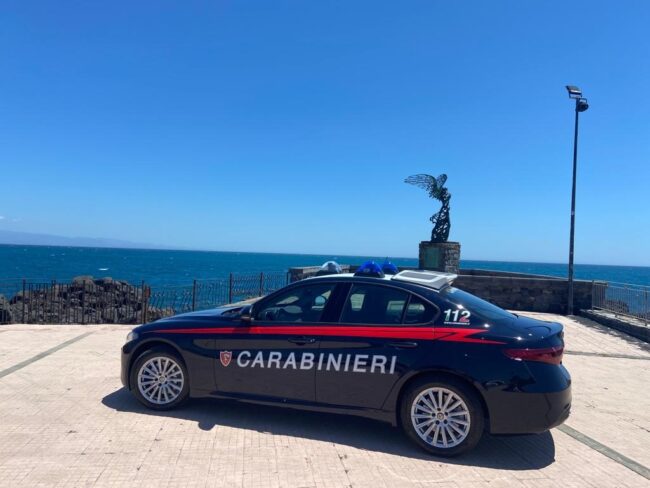 Da Catania a Giardini Naxos per rubare ai bagnanti, denunciati due minorenni