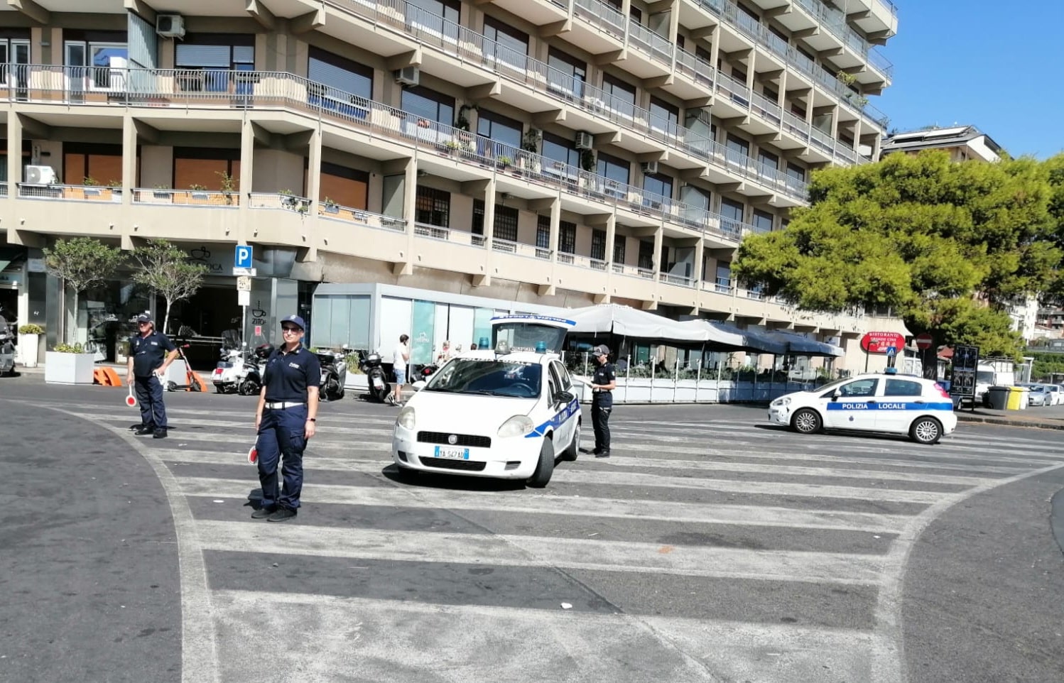 Catania, Piazza Europa nel mirino dei controlli: 204 verbali, 87 fermi e 15 sequestri