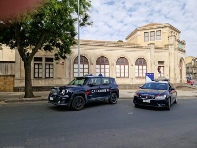 Sequestro di persona e tentata violenza sessuale, fermati due giovani nel Catanese