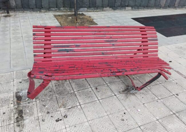 Ancora vandali in azione, dopo S. Maria La Stella tocca a Lavinaio. Il sindaco: “Gesti da condannare”