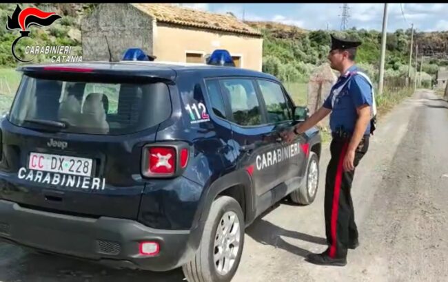 Cerca di uccidere a coltellate il vicino a seguito di una lite: pregiudicato in manette nel Catanese