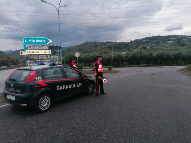 Familiari vivono nel “terrore” tra minacce di morte e violenze: un arresto