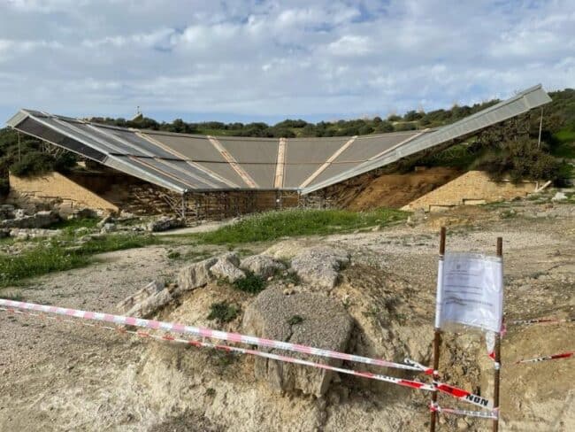 “Tombaroli” in azione alla ricerca di reperti archeologici: scoperti 30 nuovi scavi clandestini