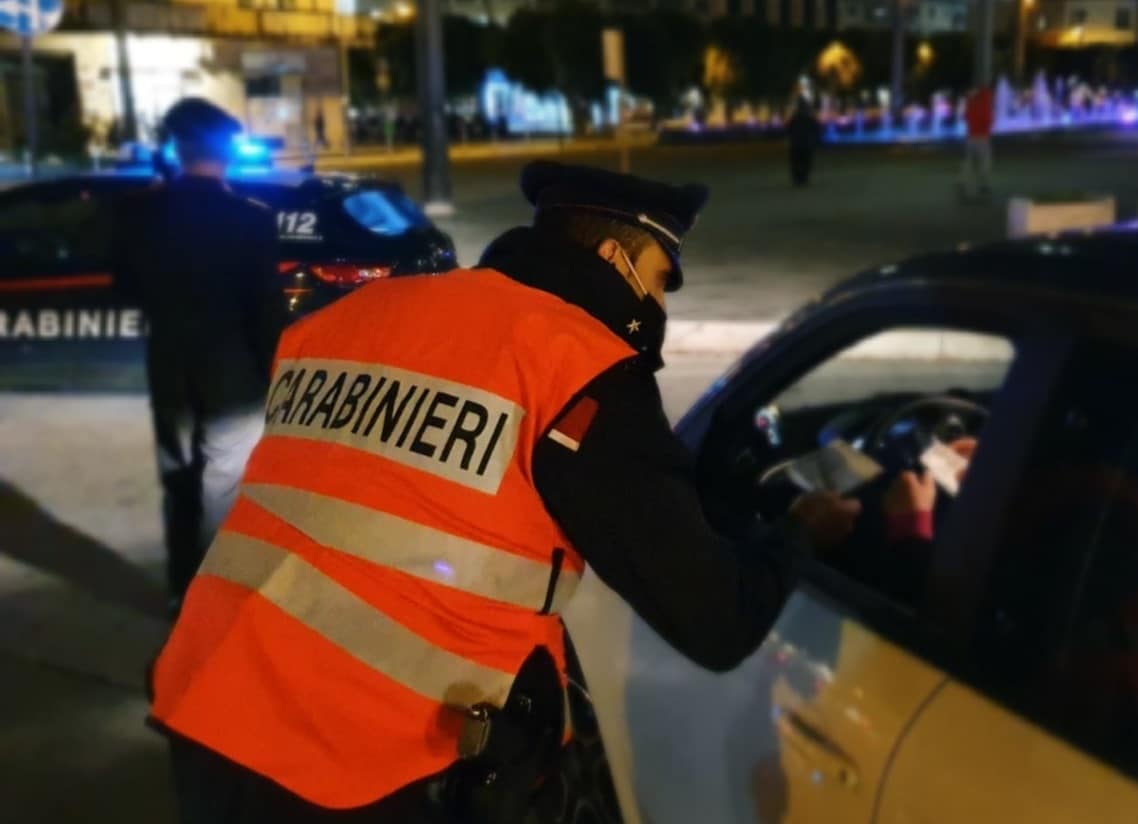 Movida sicura e controlli straordinari dei carabinieri: 3 arresti, 4 denunce, droga sequestrata