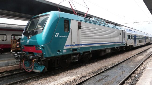 Bomba ritrovata vicino i binari: traffico ferroviario in tilt