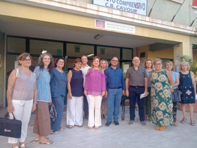 Si riaprono i cancelli dell’Istituto Cavour di Catania: emozione e sorrisi tra gli alunni
