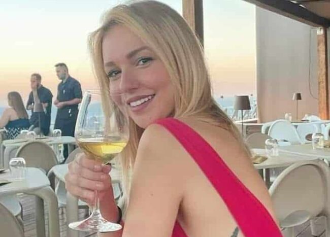 “Buon viaggio bellissimo angelo”, le lacrime e il ricordo di Anastasia Curcuruto