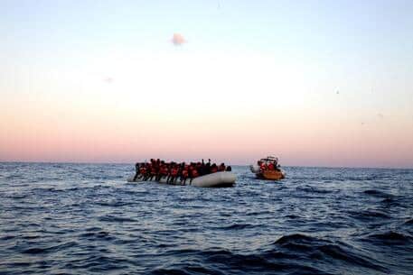 Tragedia al largo di Lampedusa, trovato il cadavere di un migrante