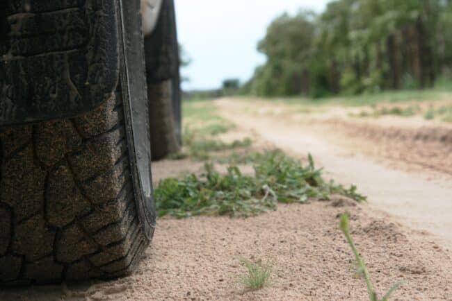 Camion finisce contro un pick-up: morti 19 bambini e due adulti