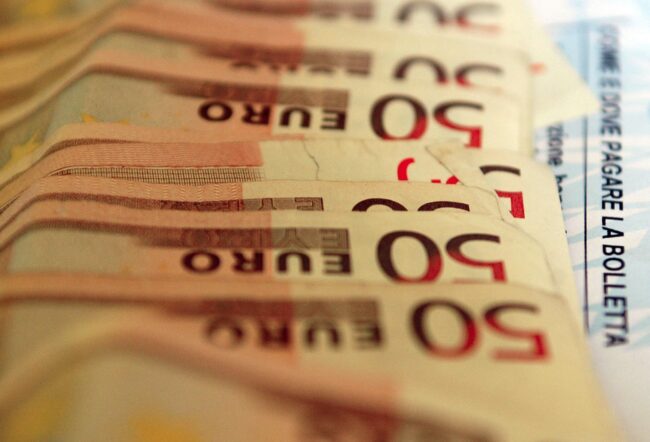Tetto contante fino a 5mila euro, la novità del 2023: come evitare le multe “salate”