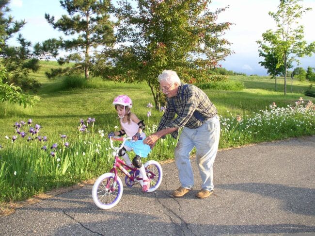Festa dei nonni, cosa li rende un punto di riferimento insostituibile: la parola alla psicologa La Rosa
