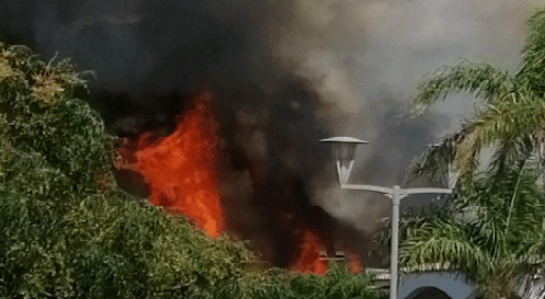 Maxi incendio al villaggio “Serenusa Village” di Licata – VIDEO