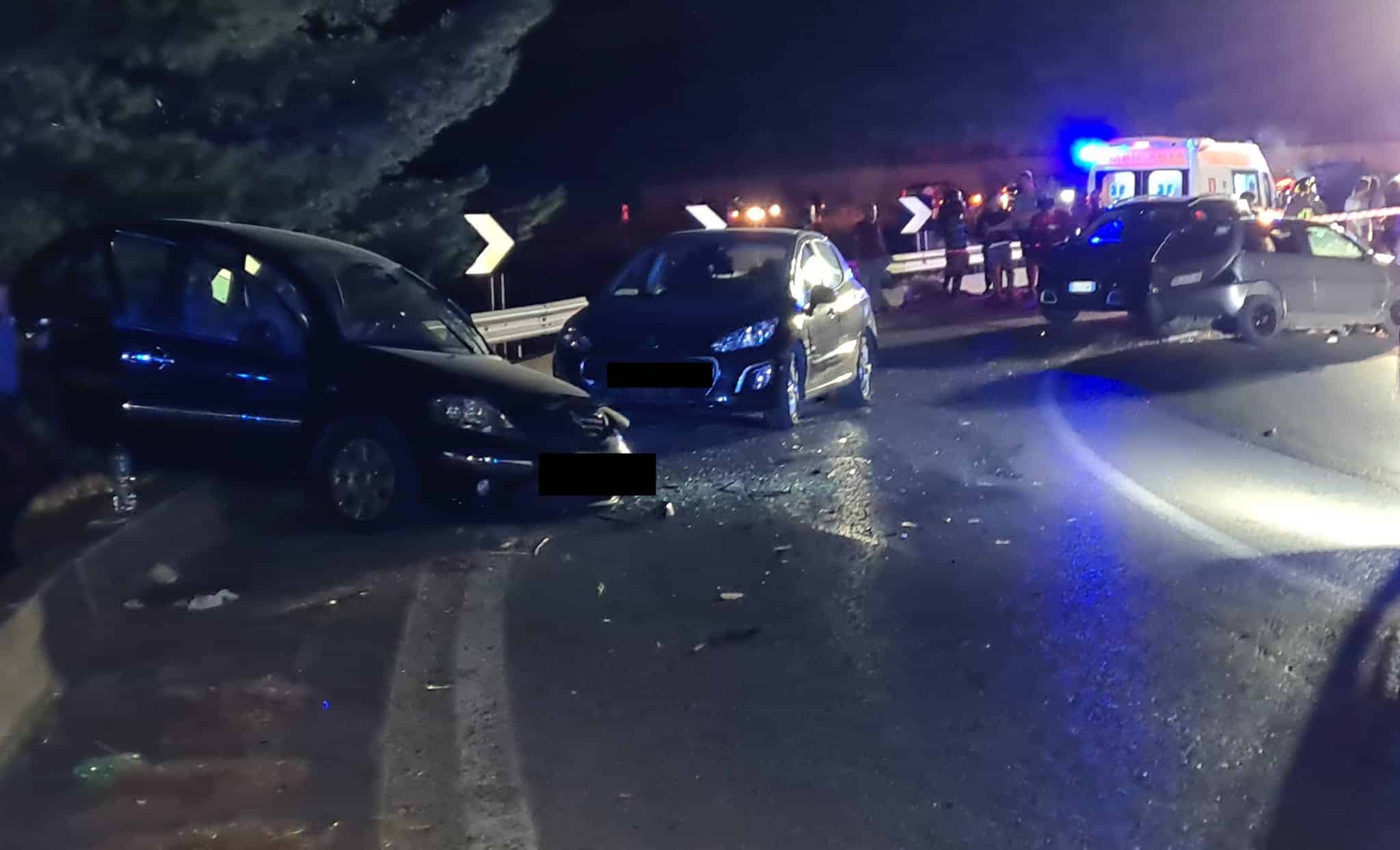 Incidente nel Catanese, quattro auto coinvolte e diversi i feriti