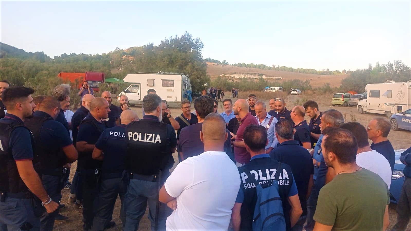 Rave party nel Nisseno, 70 partecipanti da tutta Italia: intercettato e sgomberato dalla polizia