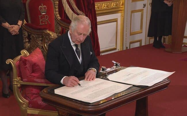 Carlo III proclamato Re del Regno Unito: “Seguirò l’esempio di mia madre”