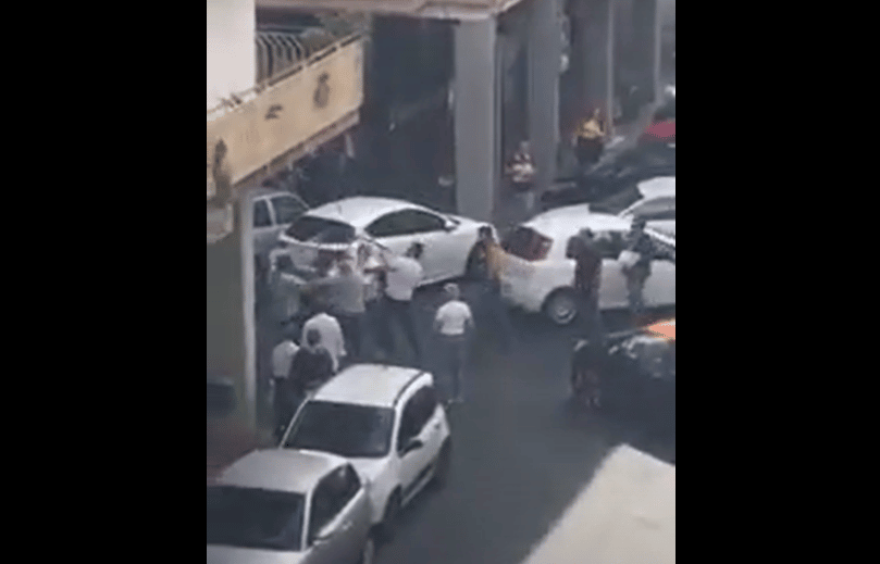 Scoppia rissa a Mascalucia: colpi di mazza tra due uomini – IL VIDEO