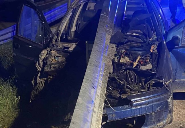 Tragedia lungo la SS 117 bis, Fiat Punto si schianta contro il guardrail: una vittima