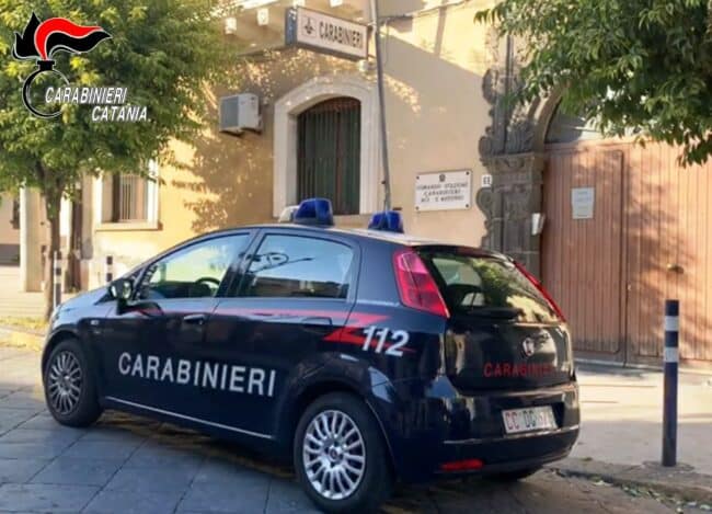 Genitori vittime del figlio, regime di terrore in una famiglia dell’Acese: “Vi dugnu focu”